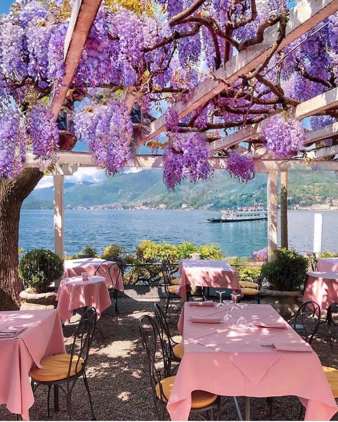 Wonderful Placesさんのインスタグラム写真 - (Wonderful PlacesInstagram)「Lake Como - Italy ✨💜💜💜✨ . Picture by ✨✨@pinkines✨✨ #wonderful_places for a feature 💜」5月19日 0時07分 - wonderful_places