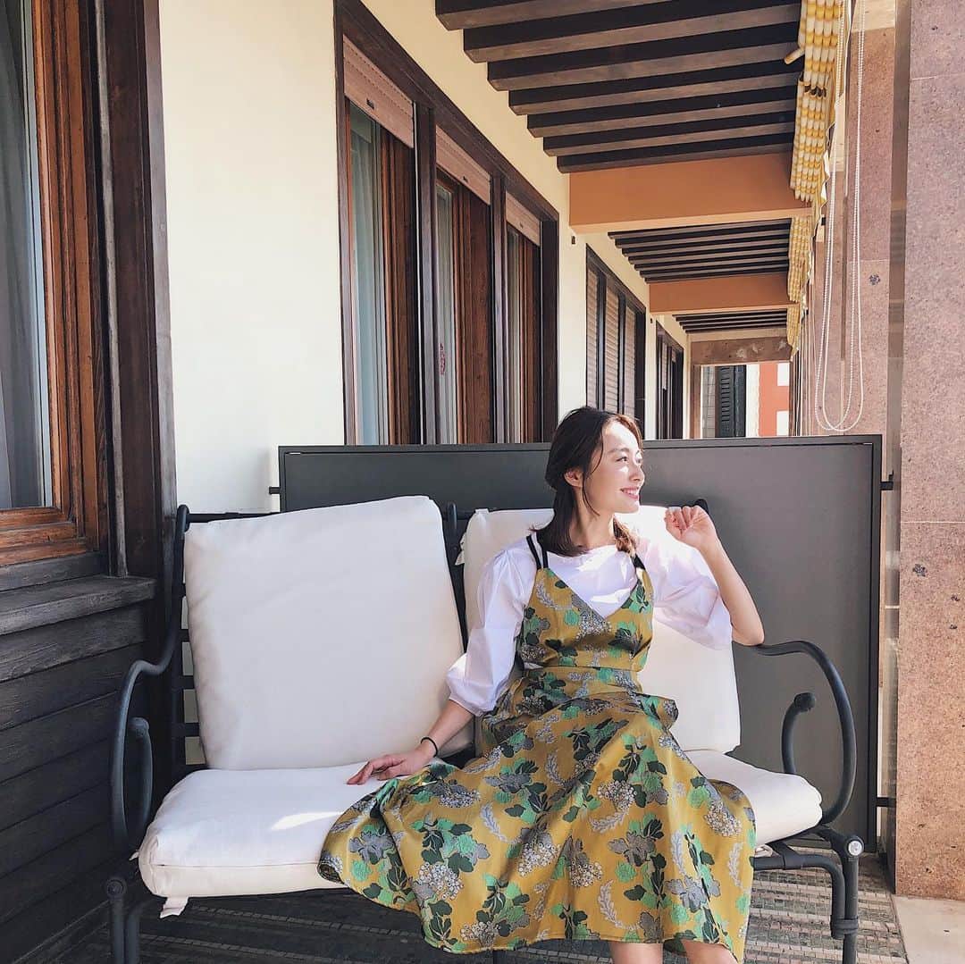 小祝麻里亜のインスタグラム：「旅行に持っていったワンピース👗は生地がぶどう柄っぽく、🍇⇨🍷⇨🇮🇹で雰囲気に合うなぁと！ ． ． 春夏は色柄を身につけたくなりますね💕💕 ． ＿＿＿＿＿＿＿ #outfit #coordinate #look #fashion #ameri #amerivintage #onepiece  #셀카 #셀피 #셀스타그램 #얼스타그램 #코디 #스타일링 #데일리 #데일리룩 #오오티디 #アメリ #アメリヴィンテージ #ワンピース #旅行コーデ」
