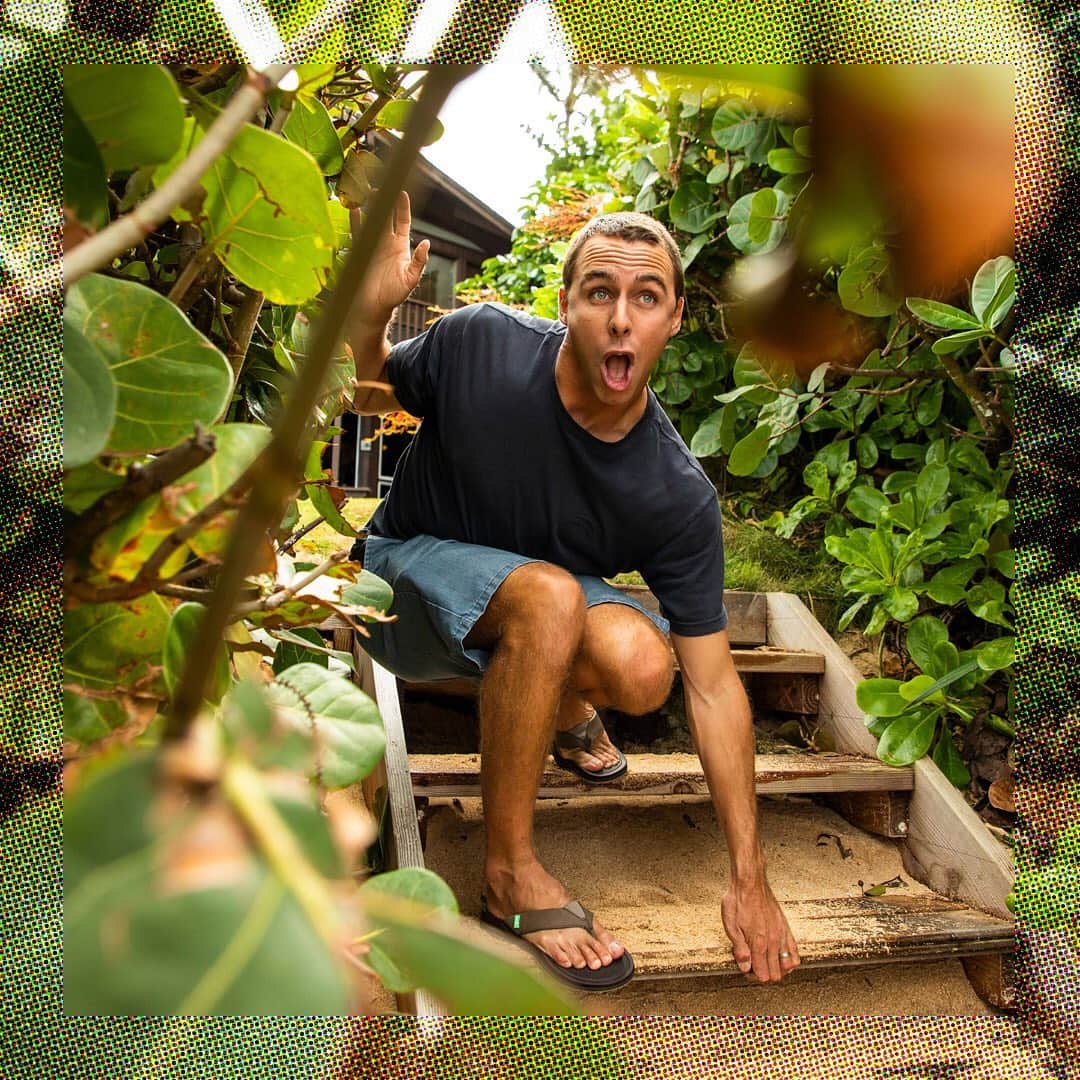 のインスタグラム：「Stoking on the new Beer Cozy 3? So is @brettbarley. 😮 #SanukBeerCozy #Sanuk #SmilePassItOn」