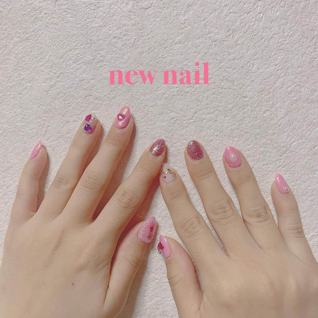 平田詩奈さんのインスタグラム写真 - (平田詩奈Instagram)「﻿ 新しいネイル💅♡﻿ ﻿ 左手の薬指がお気に入り⸜❤︎⸝‍﻿ ﻿ #nail #pink」5月19日 0時23分 - shiina__0822