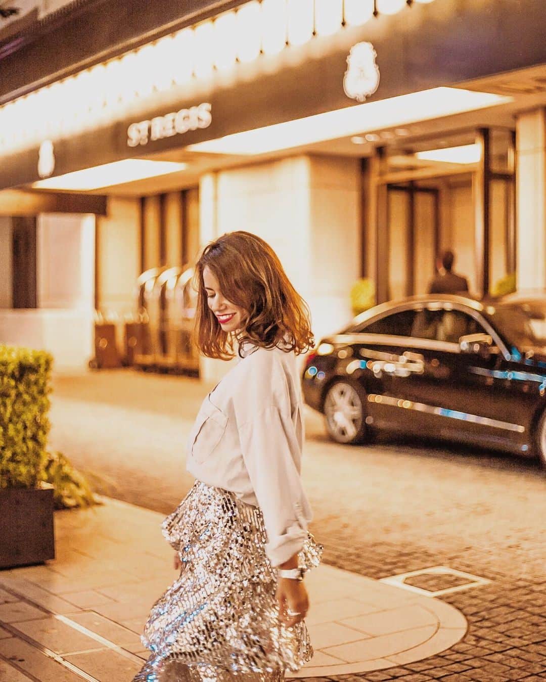 The St. Regis Osakaさんのインスタグラム写真 - (The St. Regis OsakaInstagram)「. 暑い夏が早くも大阪に来たと 感じるお天気です  今週末はセントレジスホテル大阪の ビアガーデンでよく冷えたビールを飲んだり Barでシトラスアフタヌーンティーを愉しみながら ひと涼みするのはいかがでしょう  夏の暑さを乗り切る、あなたのお気に入りの サマーアクティビティは何ですか？  Unusually hot summer weather has arrived early at Osaka this week.  @stregisosaka this weekend, what about cooling youself with ice cold beer at the St. Regis Beer Garden or indulging yourself in the scent of summer  with Citrus Afternoon Tea at the St. Regis Bar.  What is your favorite summer activity to beat the summer heat?  Photo Credit to @sheilaconde  #StRegis #LiveExquisite #MarriottBonvoy #stregisosaka #osaka #travelgram #travelphotography #luxuryhotel #summer #beergarden #afternoontea」5月18日 15時51分 - stregisosaka