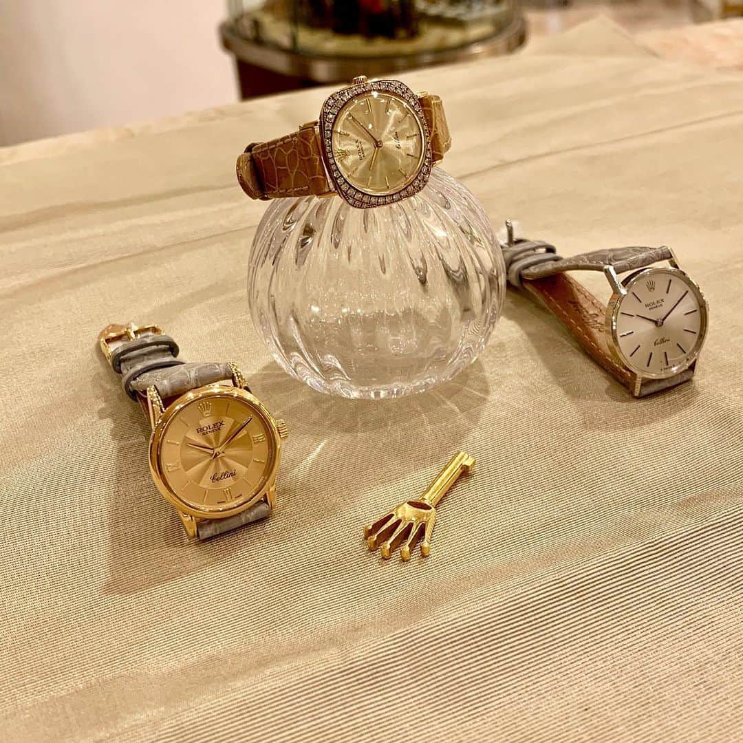 のインスタグラム：「.﻿ -hirob丸の内-﻿ ROLEX cellini﻿ ﻿ 左:19003890-305110﻿ ¥305,000+tax﻿ ﻿ 中央:14003890-523730﻿ ¥390,000+tax﻿ ﻿ 右:18003890-110130﻿ ¥260,000+tax﻿ ﻿ お問い合わせはこちらまで﻿ HIROB丸の内店﻿ 03-5224-8666﻿ ﻿ #baycrews﻿ #hirobmarunouchi﻿ #hirob﻿ #rolex﻿ #cellini﻿ ﻿ #ヒロブ﻿ #ベイクルーズ﻿ #ヒロブ丸の内﻿ #ロレックス﻿ #チェリーニ﻿ #自分へのご褒美」