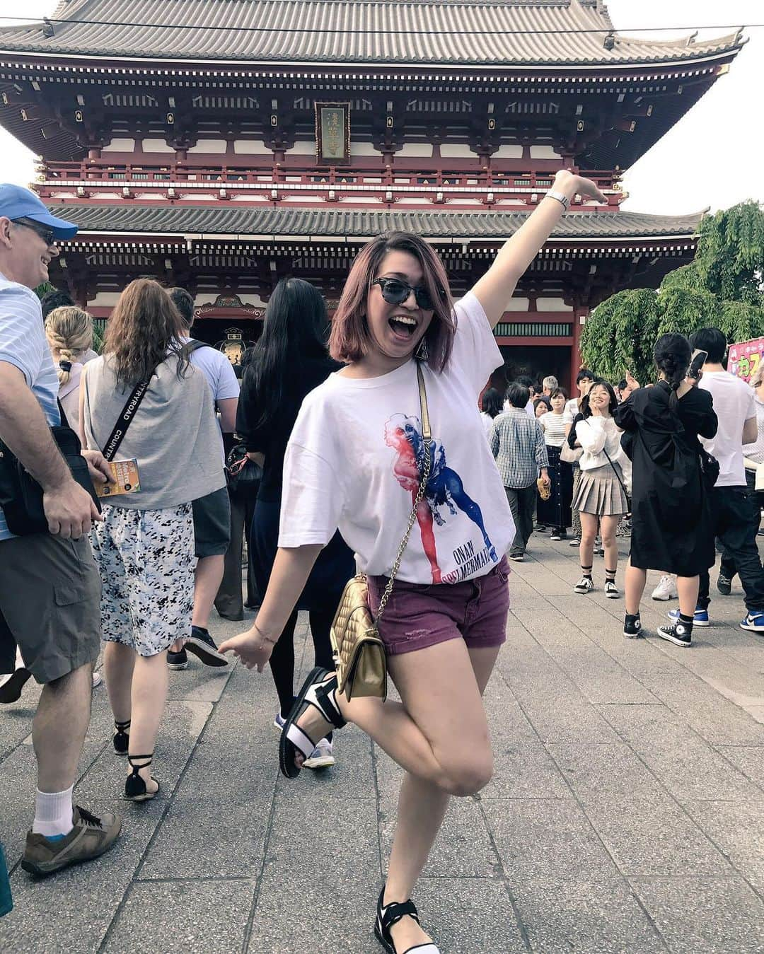 ダンドイ舞莉花さんのインスタグラム写真 - (ダンドイ舞莉花Instagram)「Being a tourist!  #浅草 #三社祭 #asakusa #japan #ただの観光客 #おみくじ引いたら #凶だった #なみだ」5月18日 16時28分 - mdandoy18