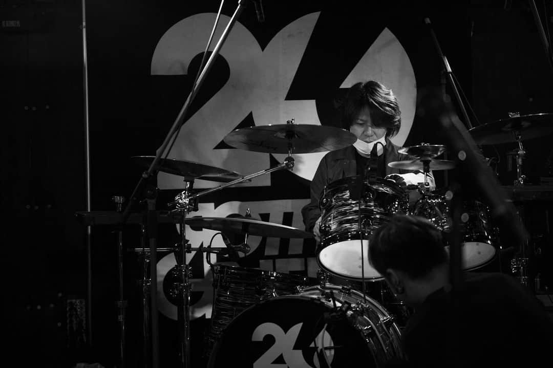 HIROSHIのインスタグラム：「20th Anniversary Beginning of the Story  福井響のホール 昨日はCrossfaithにトラブルが。 でもそれを乗り越えて最高なライブを見せてくれた！ ほんま圧巻やった。 松本と福井最高の2日間になった。 Crossfaithありがとう！ 各地で遊んでくれたみんなほんまにありがとう!!!!! またね♪ #rottengraffty #crossfaith photo by @ninjajon」