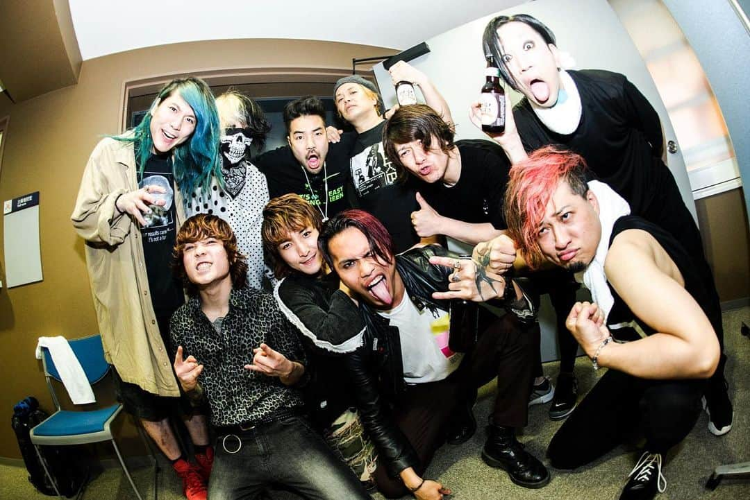 HIROSHIさんのインスタグラム写真 - (HIROSHIInstagram)「20th Anniversary Beginning of the Story  福井響のホール 昨日はCrossfaithにトラブルが。 でもそれを乗り越えて最高なライブを見せてくれた！ ほんま圧巻やった。 松本と福井最高の2日間になった。 Crossfaithありがとう！ 各地で遊んでくれたみんなほんまにありがとう!!!!! またね♪ #rottengraffty #crossfaith photo by @ninjajon」5月18日 15時57分 - hirorinq