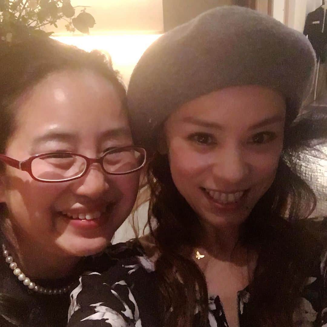 azumiのインスタグラム：「ちょっと前ですが、みんな大好き軍地さんのお誕生日会🎉 もう7年ほど？ハッピーバースデーを歌わせていただいてますが、毎年温かいパーティーに出席できて光栄です😊おめでとうございました🎊 #軍地彩弓 #軍地彩弓聖誕祭 #iwaiomotesando」