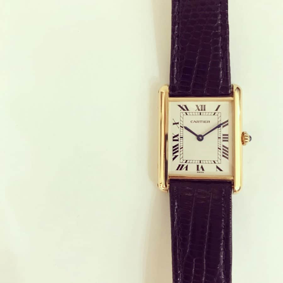 HIROBさんのインスタグラム写真 - (HIROBInstagram)「【HIROB札幌店】﻿ Vintage Cartier TANK ﻿ 人気のTANK LCが入荷しております。﻿ ﻿ 5月16日（木）〜5月20日（月）と﻿ 5月24日（金）〜5月28日（火）の期間中に﻿ レザーベルトのvintage watchをご購入で、﻿ ベルト1本プレゼントのイベントを﻿ 開催しております。﻿ ﻿ ﻿  お問い合わせはHIROB札幌店まで。﻿ 011-209-5119﻿ #Antique﻿﻿ #アンティーク﻿﻿ #vintage﻿﻿ #ヴィンテージ﻿﻿ #fashionista﻿﻿ #instagood﻿﻿ #OOTD﻿﻿ #love﻿﻿ #YOLO﻿﻿ #accessories﻿﻿ #アクセサリー﻿﻿ #Fashion﻿﻿ #時計﻿﻿ #腕時計﻿﻿ #watch﻿﻿ #自分へのご褒美﻿﻿ #baycrews﻿﻿ #hirob﻿﻿ #ヒロブ札幌﻿﻿ #札幌ステラプレイス﻿﻿ #stellarplace﻿﻿ #ステラプレイス﻿﻿ #北海道﻿﻿ #hokkaido﻿﻿ #札幌﻿﻿ #sapporo ﻿﻿ #vintagemustdeCartier﻿ #tanklc」5月18日 16時00分 - hirob.jp