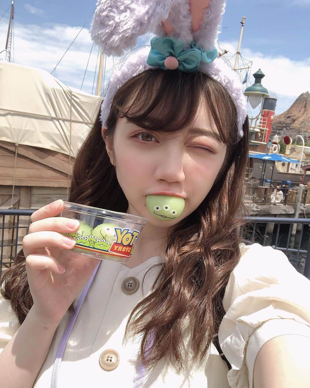 小澤しぇいんさんのインスタグラム写真 - (小澤しぇいんInstagram)「ディズニー連続投稿失礼します😜 ジェシーとステラ・ルーになりました🐰🎈 そして、私のお気に入りのうさピヨショットとデールちゃん🐿🌰 #disneysea  #disney #toystory  #ディズニー #ディズニーシー #うさピヨ #デール #ステラルー #ジェシー #トイストーリー #ディズニーイースター #ディズニーイースター2019」5月18日 16時11分 - 1217_shane