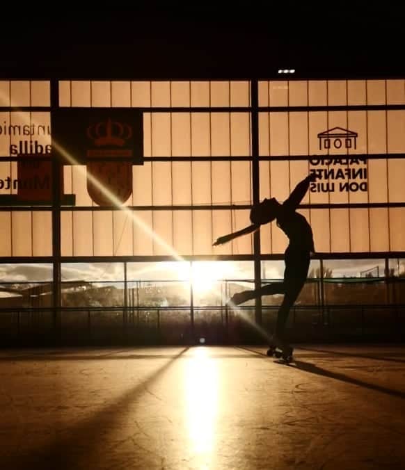 ソニア・ラフエンテさんのインスタグラム写真 - (ソニア・ラフエンテInstagram)「#dance like nobody is watching 🌇🖤 . . . #sunset #skating」5月18日 16時14分 - sonia_lafuente