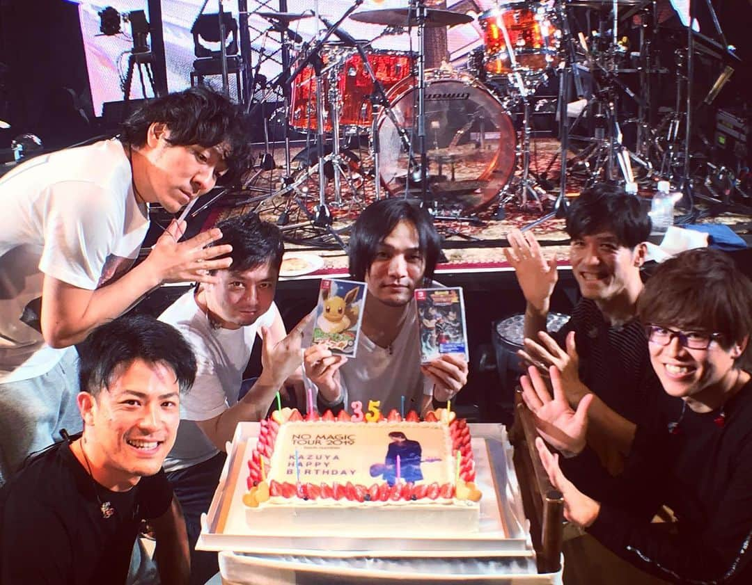 back number ツアー「ミラーボールとシャンデリア」さんのインスタグラム写真 - (back number ツアー「ミラーボールとシャンデリア」Instagram)「Happy birthday Kazuya!! #NOMAGICTOUR2019 #backnumber  #朱鷺メッセ」5月18日 16時26分 - no_magic_tour_2019