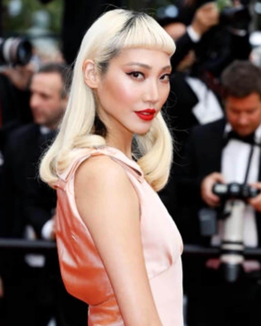 パク ・スジュさんのインスタグラム写真 - (パク ・スジュInstagram)「Cannes countdown D-3 🎀  This was exactly 364 days ago. Guess what I’ll be wearing on the carpet next Tuesday? 🤔 #lorealcannes #worthit」5月18日 16時18分 - soojoo