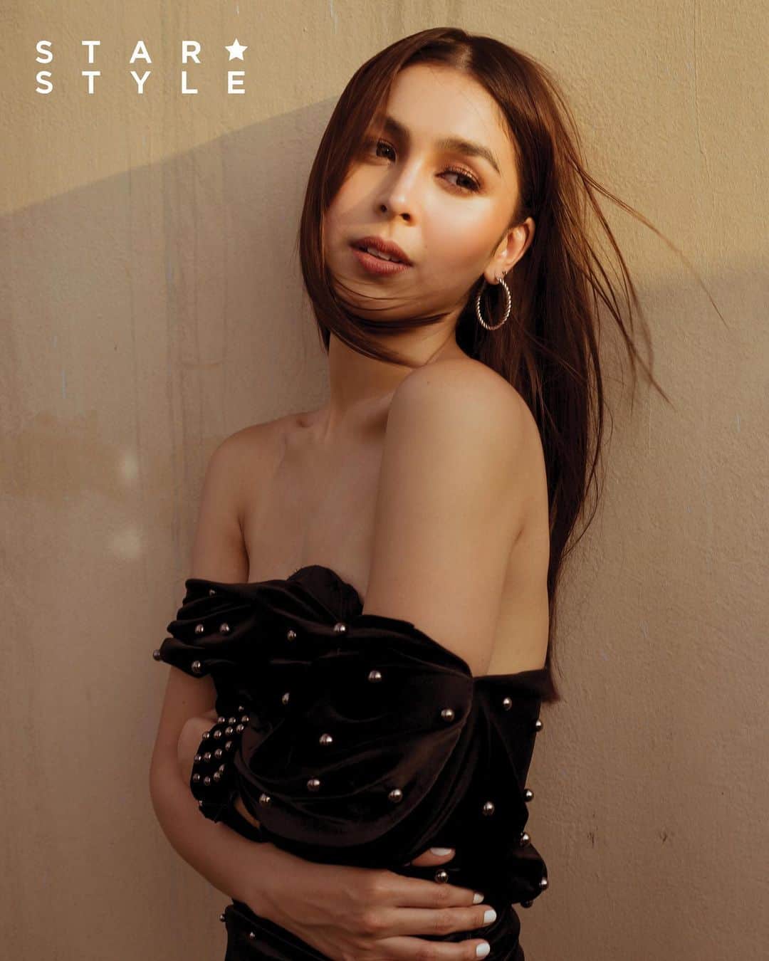 ジュリア バレットのインスタグラム：「Entering the show business industry at an early age definitely has its own ups and downs but actress #JuliaBarretto proves she’s exactly where she needs to be.  With her new highly-praised movie Between Maybes out in theaters, her own house slowly coming together, and a renewed soul as her armour to face the world, it seems the actress has everything you could wish for at just 22 years old. On starstyle.ph, we chat with the renewed woman on the shift of her priorities since she hit her 20s, what it means to be happy, and how she found herself again. Click the link in bio to see the full feature. ⠀ Photographed by @migotilyomanila⠀⠀⠀⠀⠀⠀⠀⠀⠀ Styled by @styledbycath⠀⠀⠀⠀⠀⠀⠀⠀⠀⠀⠀⠀⠀⠀ Makeup by @lalaflores16⠀⠀⠀⠀⠀⠀⠀⠀⠀ Hair by @beeamarga⠀」