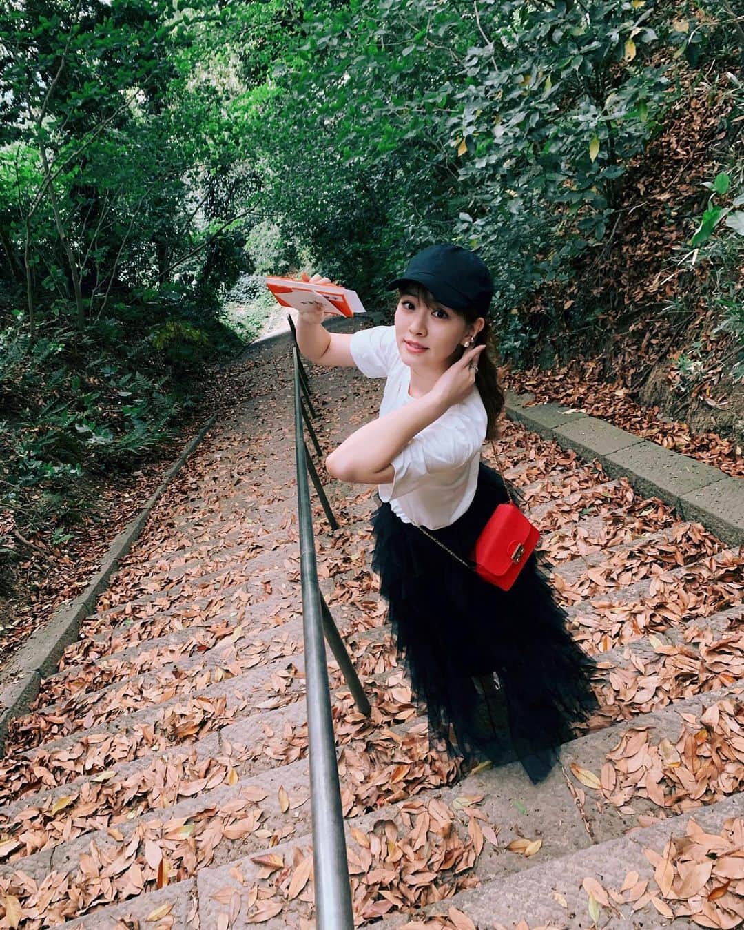 岡本杏理さんのインスタグラム写真 - (岡本杏理Instagram)「・ 楽しそうだけど、 実際は200段ほどの階段を登った後でふらふら🤤」5月18日 16時28分 - anri_okamoto
