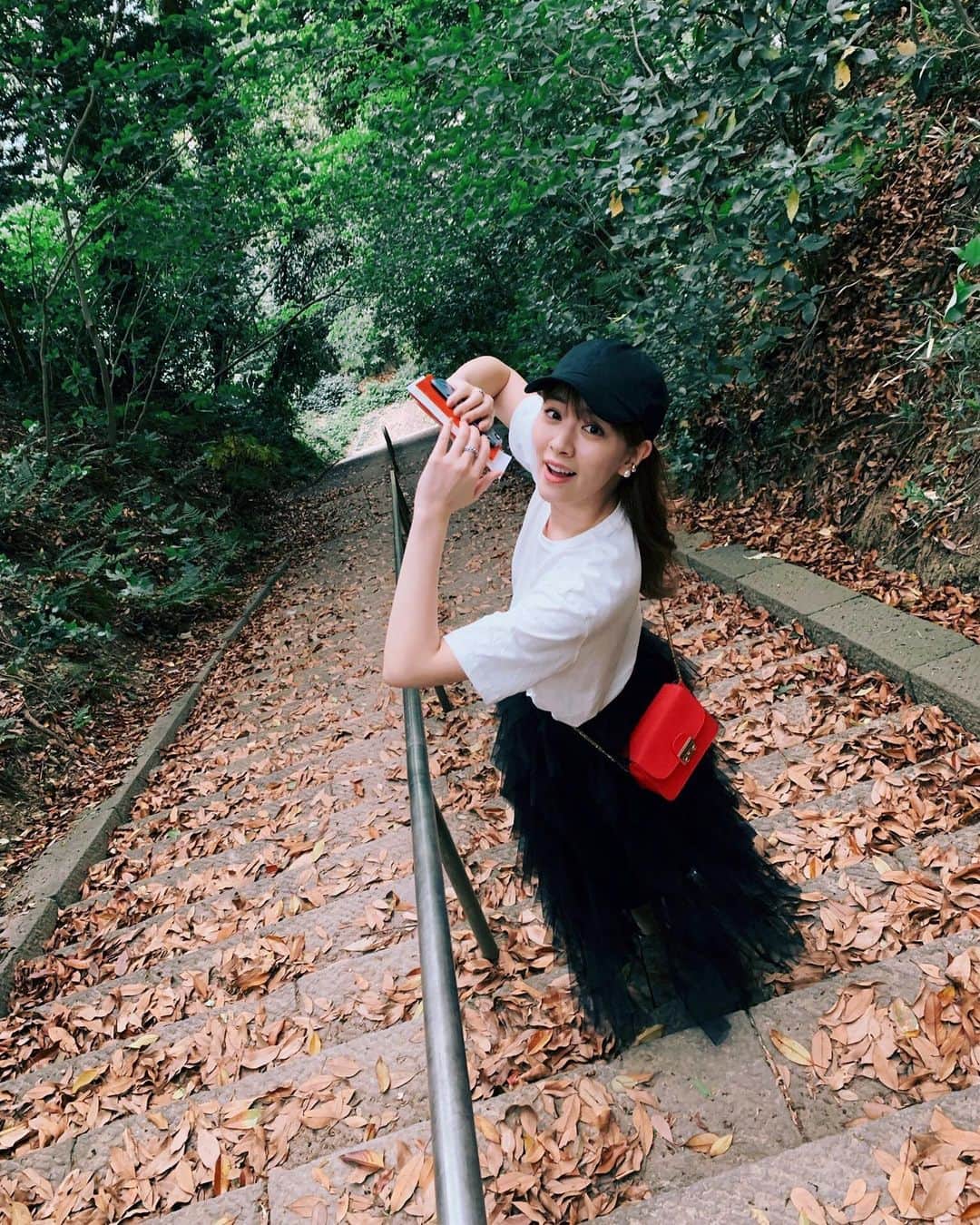 岡本杏理さんのインスタグラム写真 - (岡本杏理Instagram)「・ 楽しそうだけど、 実際は200段ほどの階段を登った後でふらふら🤤」5月18日 16時28分 - anri_okamoto