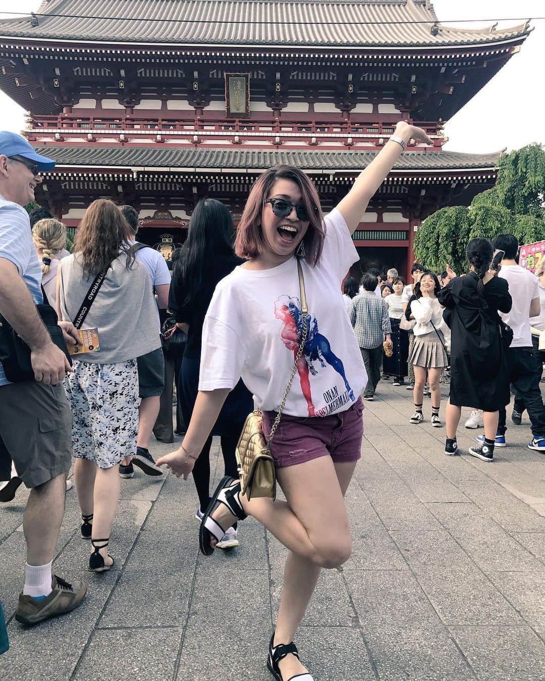 ダンドイ舞莉花のインスタグラム：「Being a tourist!  #浅草 #三社祭 #asakusa #japan #ただの観光客 #おみくじ引いたら #凶だった #なみだ」