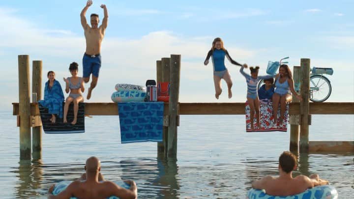 Target Styleのインスタグラム：「#vineyardvinesForTarget is here! Run, jump, and dive into summer with this limited-time collection. Check out our story to shop your faves. @vineyardvines」