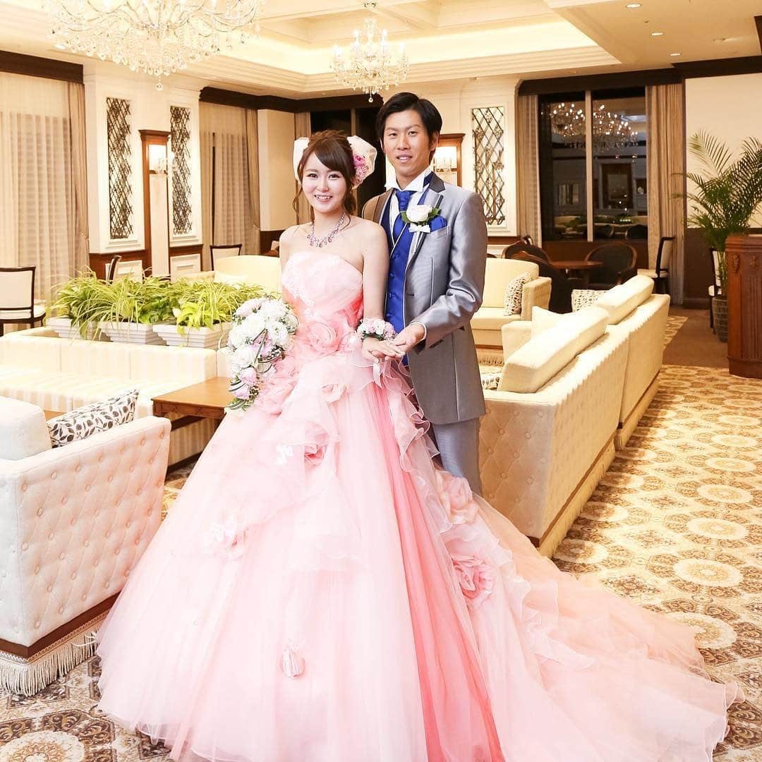 ホテルモントレウェディング【公式】 のインスタグラム：「♥ ￣￣￣￣￣￣￣￣￣￣ @montereyweddingをフォローして 『 #モントレ花嫁 』『 #ホテルモントレ』の タグをつけて投稿してくださいね＊*. . 花ドレスやグラデーションドレスなど 人気のピンクドレス♡ . ◆ホテルモントレ公式HPはこちら* https://www.monterey-wedding.jp . #モントレ #モントレ花婿 #dressy花嫁 #プレ花嫁 #marry花嫁 #卒花 #marryxoxo #wedding #weddingceremony #weddingreception #weddingparty #weddingdress #dress #flower #weddingbouquets #プラコレ #結婚式場 #ウエディングニュース  #日本中のプレ花嫁さんと繋がりたい #結婚式 #パーティー #披露宴 #ホテルウェディング #ウェディングドレス #カラードレス #ドレス迷子 #ドレス」