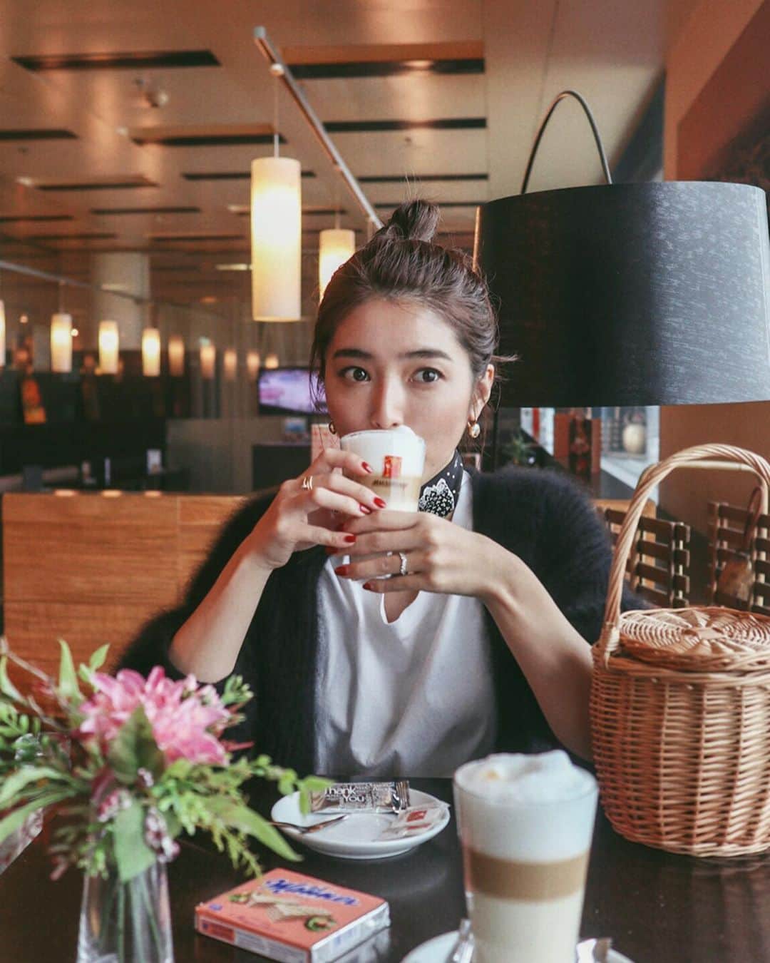 大口智恵美さんのインスタグラム写真 - (大口智恵美Instagram)「帰国前に空港で最後のウィンナーコーヒー☕️ 美味しいコーヒーとご飯、美しい街並みに景色と治安の良さ♡ いい思い出しかない🙈 #オーストリアバケットリスト #feelaustria #ウィーン空港 #viennaairport #tabimuse」5月18日 16時37分 - chemiiiii