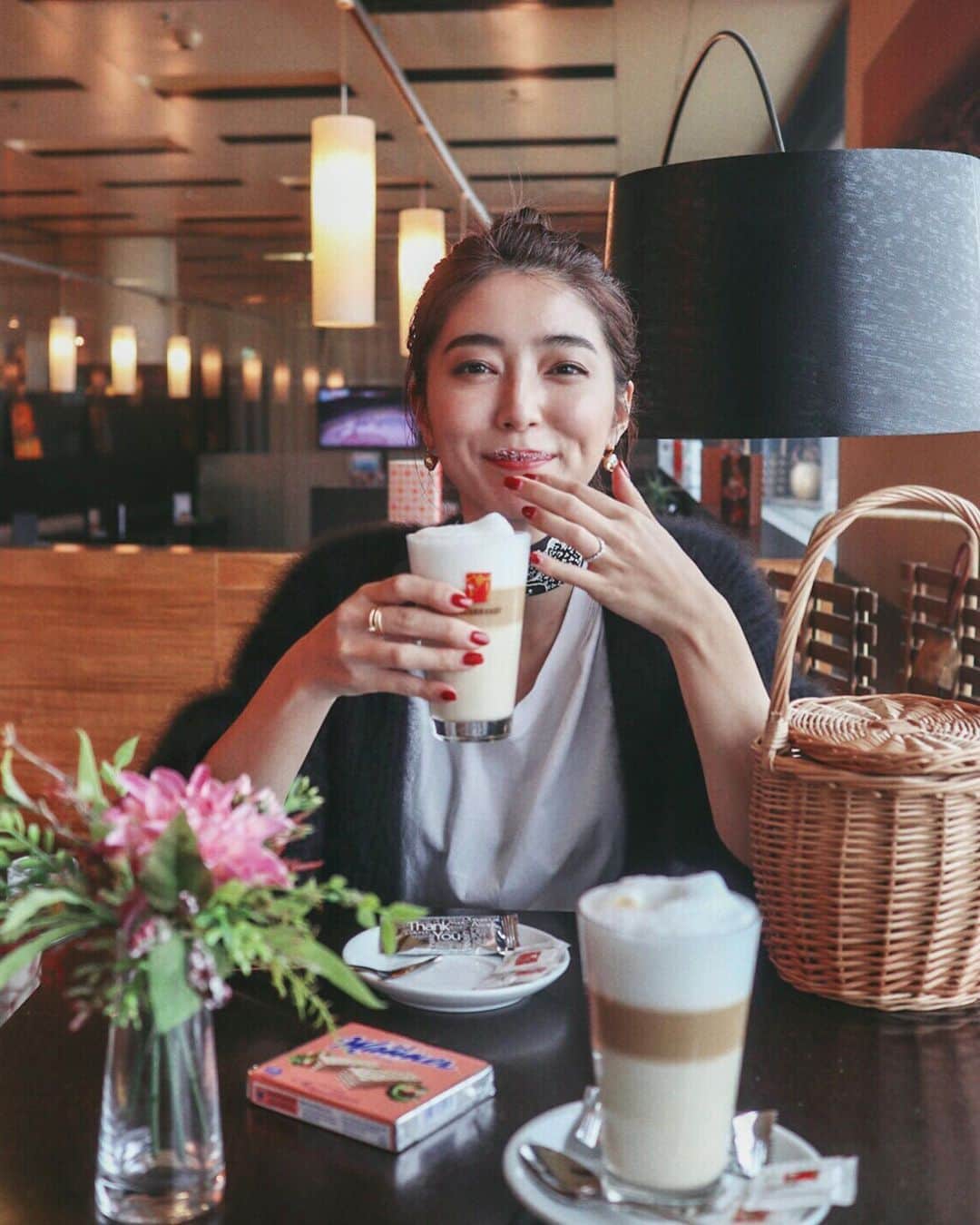 大口智恵美さんのインスタグラム写真 - (大口智恵美Instagram)「帰国前に空港で最後のウィンナーコーヒー☕️ 美味しいコーヒーとご飯、美しい街並みに景色と治安の良さ♡ いい思い出しかない🙈 #オーストリアバケットリスト #feelaustria #ウィーン空港 #viennaairport #tabimuse」5月18日 16時37分 - chemiiiii
