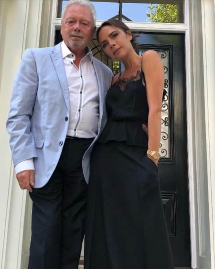 のインスタグラム：「Happy Birthday!!!! We all love you so much!!! Xx kisses to the most incredible dad!!!! Xxxx」