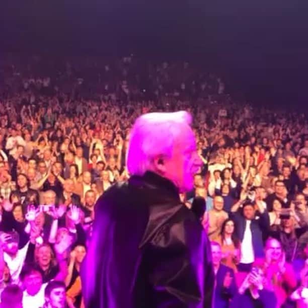 ジョルジオ・モロダーのインスタグラム：「Grazie mille, Milano! 🇮🇹🇮🇹🇮🇹 Ci vediamo stasera, Firenze 😘」