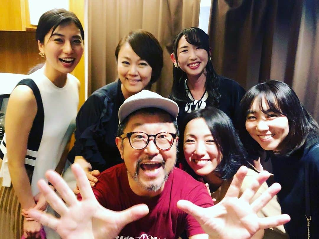 井上貴美さんのインスタグラム写真 - (井上貴美Instagram)「. 昨夜の楽しい時間。 江原道のみなさまと🍸 . 大江千里さんのJAZZを聴きにblue noteへ♩ 踊るように楽しんで演奏される姿がとても素敵でした！ . . 音楽も食事もお酒も会話も全て楽しんだ夜😊💜 このような機会をいただき、本当にありがとうございました！ . . やはり生演奏というのは心に沁みるなぁ〜 . . #bluenotetokyo #jazz」5月18日 16時54分 - takami__213