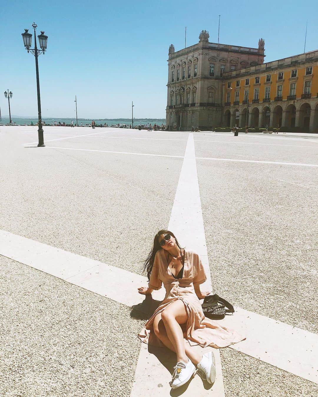 アン・カーティスのインスタグラム：「Sweet Disposition.  Tamang Saturday Tambay ☀️ #Mae #JustAStranger」
