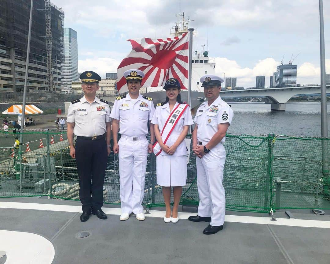 夏江紘実さんのインスタグラム写真 - (夏江紘実Instagram)「・ 本日は護衛艦てるづきの艦長席に座らせて頂きました！✨✨ まだ新しいてるづきは、迫力もあってとても格好良かったです☺️ ・ ・ ・ #護衛艦 #てるづき #photography #photo #instagram #instapic #instagood #ootd #offshot #picture」5月18日 17時10分 - kaehiromi