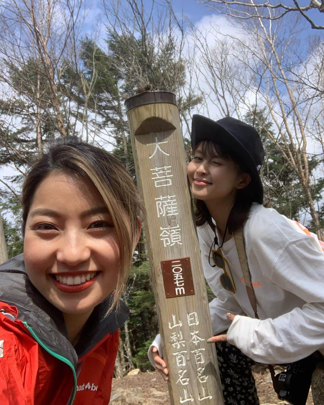 Rihwaさんのインスタグラム写真 - (RihwaInstagram)「大菩薩嶺⛰🌸🐍🌳🍃🌞🌼💖 春の登山⛰🥾💕🌸 #Rihwa #bestie #bff #三原勇希 @yuukimeehaa  #登山 #山登り #大菩薩嶺 #大菩薩峠 #2057m #山梨」5月18日 17時12分 - rihwa_official