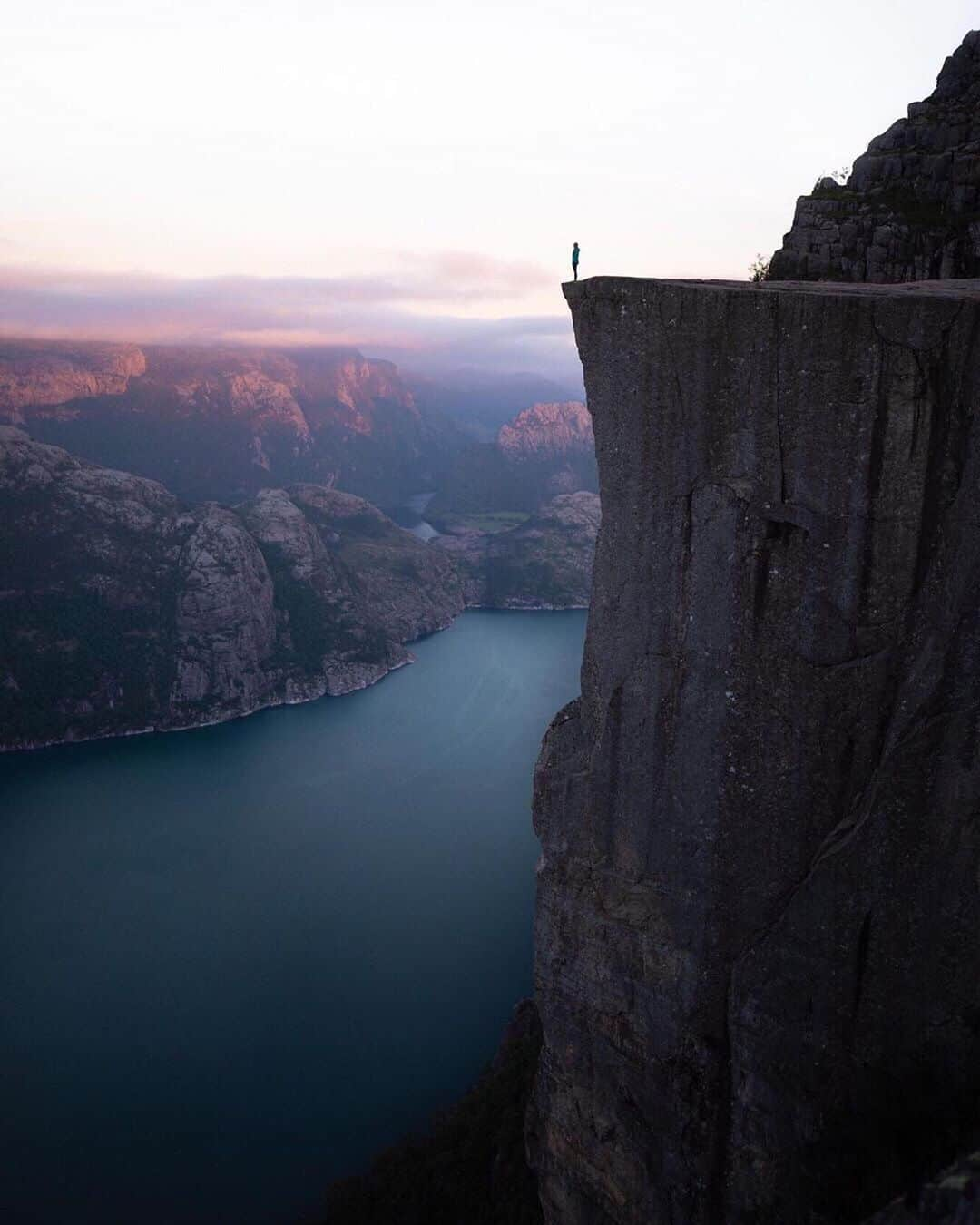 Canon Photographyさんのインスタグラム写真 - (Canon PhotographyInstagram)「Would you dare to do this?  Photography | @evolumina In Frame | @frauki  #norway #preikestolen #height #scale #mountains #fjordsofnorway #fjords」5月18日 17時20分 - cpcollectives