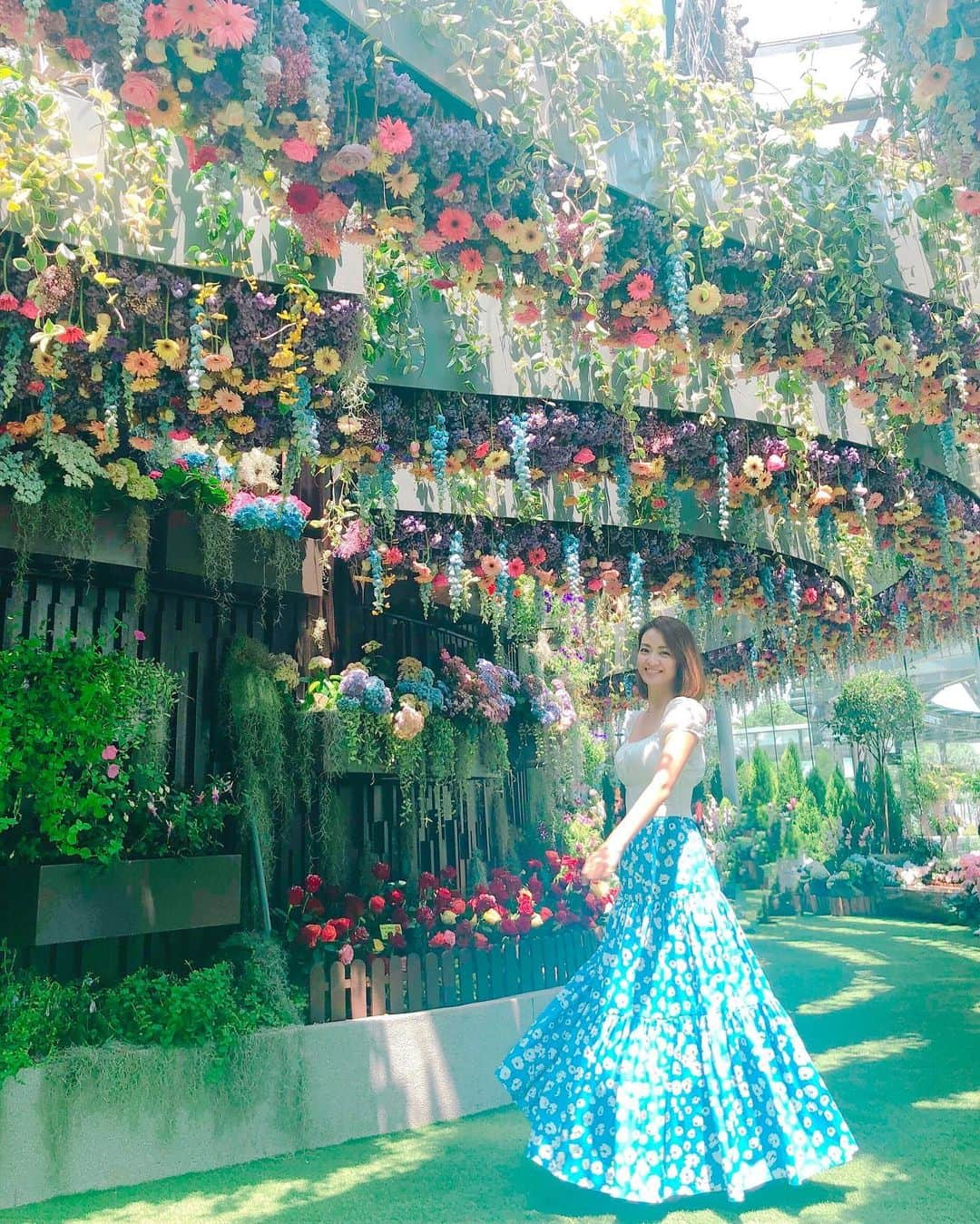 畑田亜希さんのインスタグラム写真 - (畑田亜希Instagram)「🌷 Floral Fantasy 🌷 ・ ・  at Gardens by the Bay ・ ・ 🌸🌼お花に囲まれる幸せ🌸🌼 ・ ・ #2019 #sg #gardensbythebay #floralfantasy #ギリギリ行けてよかった #シンガポール巡り」5月18日 17時38分 - akihatada