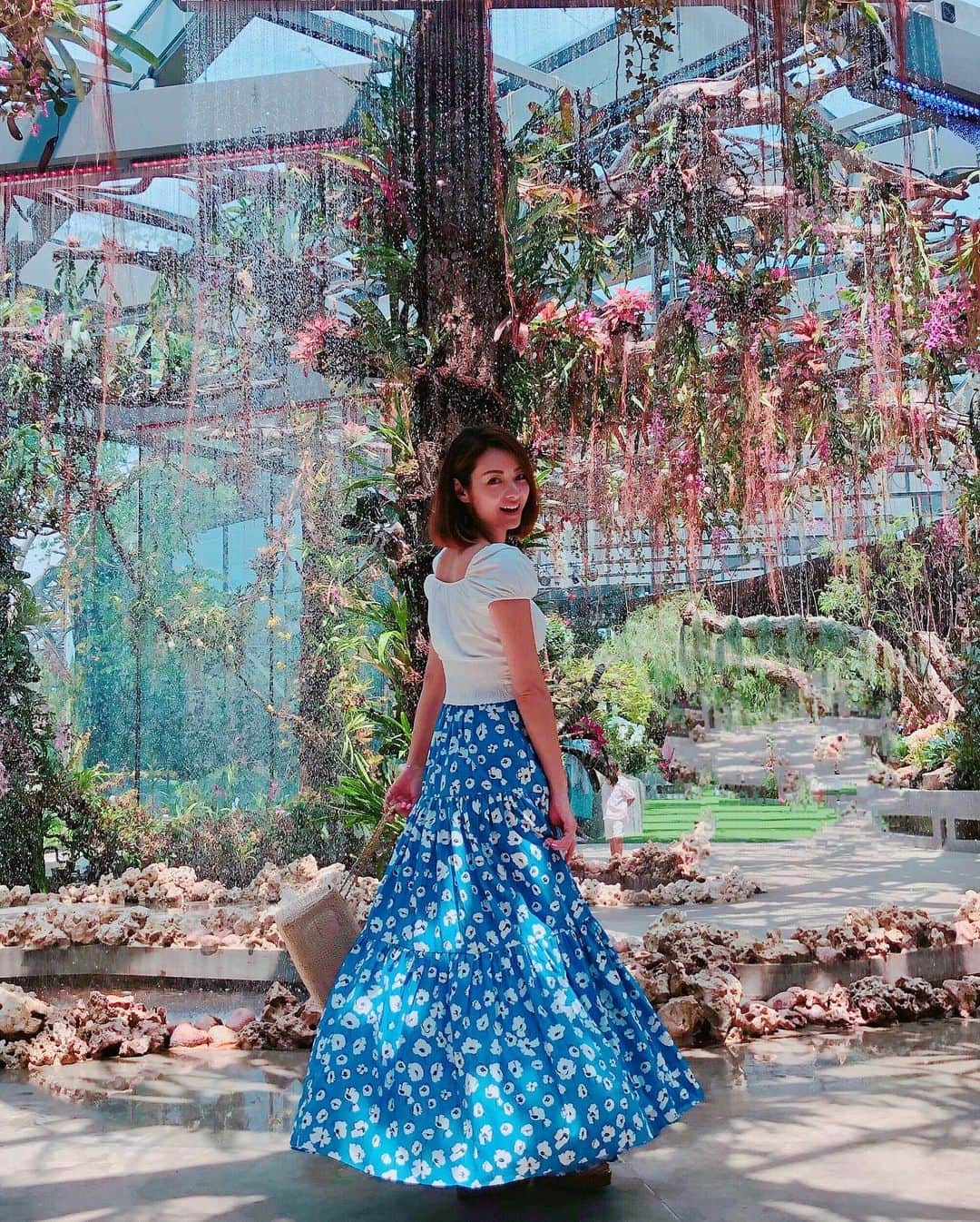 畑田亜希さんのインスタグラム写真 - (畑田亜希Instagram)「🌷 Floral Fantasy 🌷 ・ ・  at Gardens by the Bay ・ ・ 🌸🌼お花に囲まれる幸せ🌸🌼 ・ ・ #2019 #sg #gardensbythebay #floralfantasy #ギリギリ行けてよかった #シンガポール巡り」5月18日 17時38分 - akihatada