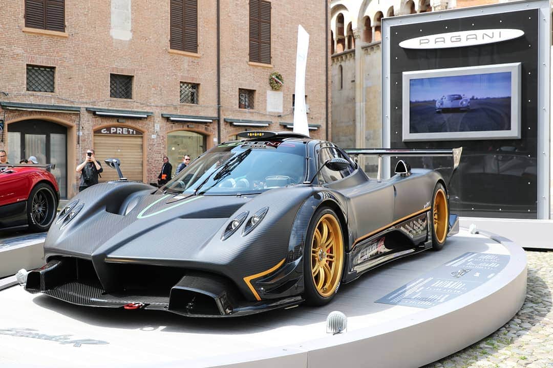 パガーニ・アウトモビリのインスタグラム：「The mighty Pagani Zonda R.  #MotorValleyFest #pagani #zonda #zondar #zonda20 #zonda20anniversary #zondacollection」