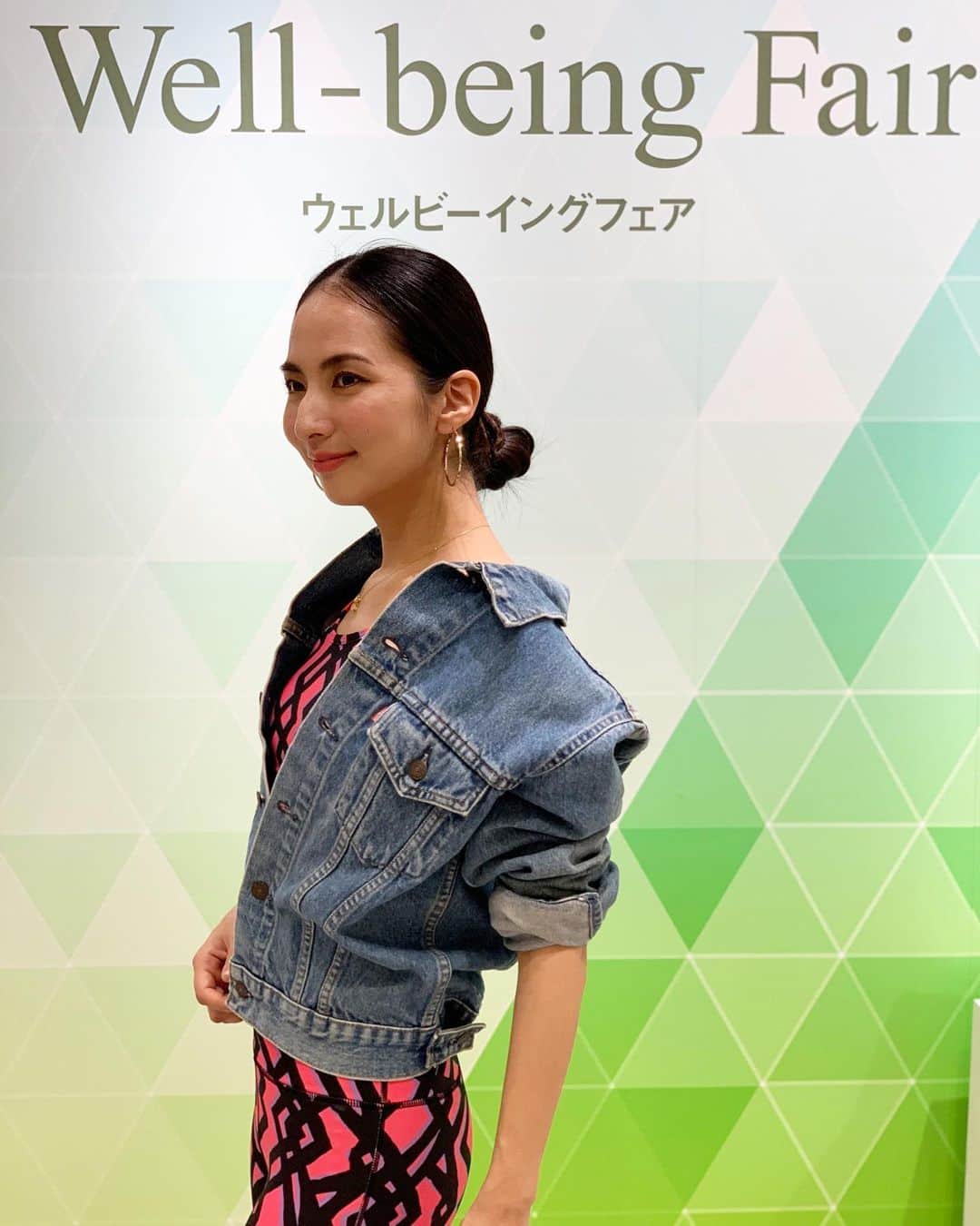 のインスタグラム：「今回の着用ウェアは、アムニー @aumniejp でした💖 ・ レッスン前後のお出かけでは、デニムを合わせてみました☺️ ・ ・ #aumnie #アムニー #芥川舞子」