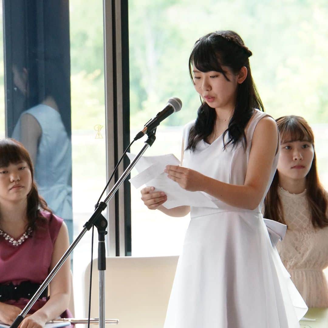 福岡女子短期大学さんのインスタグラム写真 - (福岡女子短期大学Instagram)「@音楽科 こんにちは、福岡女子短期大学 です。 昨日は九州国立博物館 1階カフェスペースにて「きゅーはくカフェコンサート」を開催しました🎶 . 「カフェコンサート」では、音楽科2年生・専攻科(音楽専攻)学生が、ピアノ演奏、フルートの二重奏、声楽、ピアノ連弾を披露いたしました🎹 . 14時・15時の2回開催しましたが、いずれも約50名の方にご来場いただきました。お楽しみいただき、ありがとうございました😌😌😌 . #福岡女子短期大学 #福女短 #音楽科 #福岡女子短期大学音楽科 #コンサート #フルート演奏  #九州国立博物館 #音楽好きな人と繋がりたい #ピアノ #ピアニスト #カフェコンサート  #ピアノ演奏 #ピアノ好きな人と繋がりたい #クラシック音楽 #クラシック #フルート #声楽 #連弾 #音大生 #音楽学部 #音大 #ドレス #進路 #👗 #女子力 #女子力アップ #写真で伝えたい私の世界 #ベストショット #私が紡ぐ物語  #その瞬間に物語を . ========[ 資料請求 ]======== ． 新しい福岡女子短期大学の資料請求（2020大学案内）を無料送付中です。本学ホームページからお気軽に申し込みください。 . 子ども学科/健康栄養学科 音楽科/文化教養学科 ． 福岡女子短期大学 住所：‪福岡県太宰府市五条四丁目16番1号‬ tel：‪092-922-4034‬（代表） . =======================」5月18日 17時58分 - fukuoka_wjc