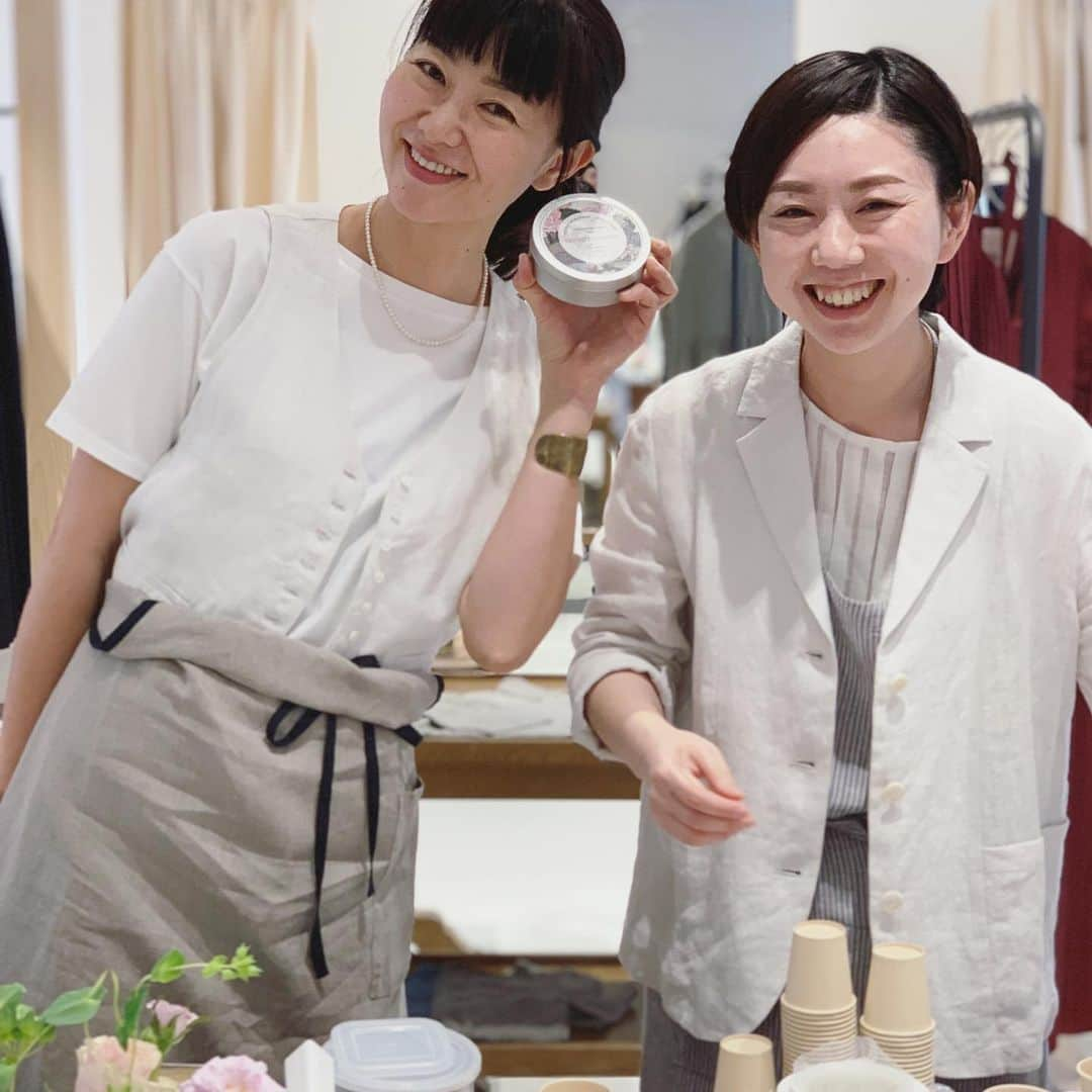 OKAさんのインスタグラム写真 - (OKAInstagram)「チャイ作りに初チャレンジ中の営業男子。 今日は代官山店にてオリジナルチャイと ハーバルティーの試飲会でした。  お立ち寄りいただきありがとうございます😊 @adieu_tristesse_official」5月18日 18時10分 - ytrpics