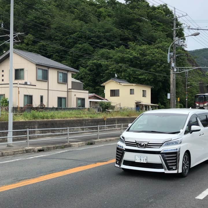 亀田誠治のインスタグラム：「🚉JR呉線元気に走ってた！👋😊」
