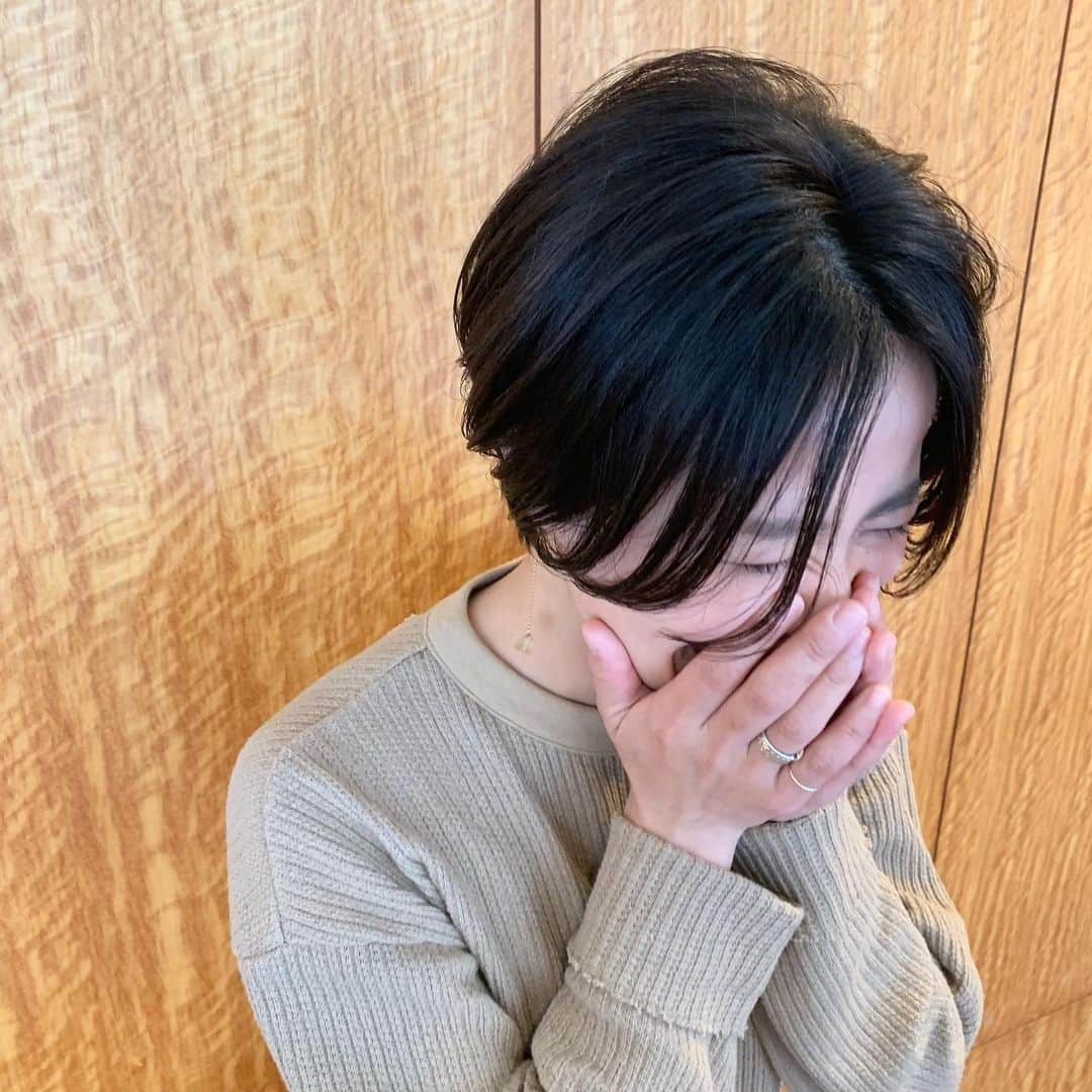 YU-U（工藤由布）さんのインスタグラム写真 - (YU-U（工藤由布）Instagram)「もう笑顔が大好きだっ❤️ ロング→ボブ→ショートとどんどん✂︎ お土産🌱までありがとう😊(何ヶ月越しだろ🤣) ・・・ #ヘアスタイル #uアレンジ #ショートヘア #ハンサムショート」5月18日 18時09分 - nyan22u22nyan