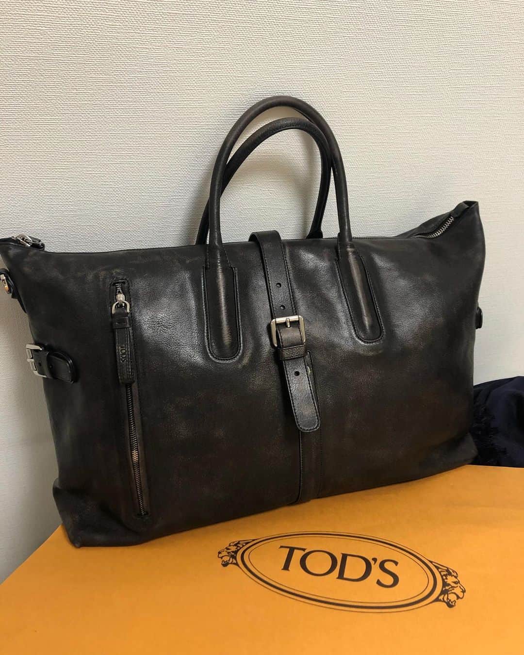 大谷亮平のインスタグラム：「Todsさんから頂いた旅行バッグ 旅のお供として 大切に使わせて頂きます！  #tods」