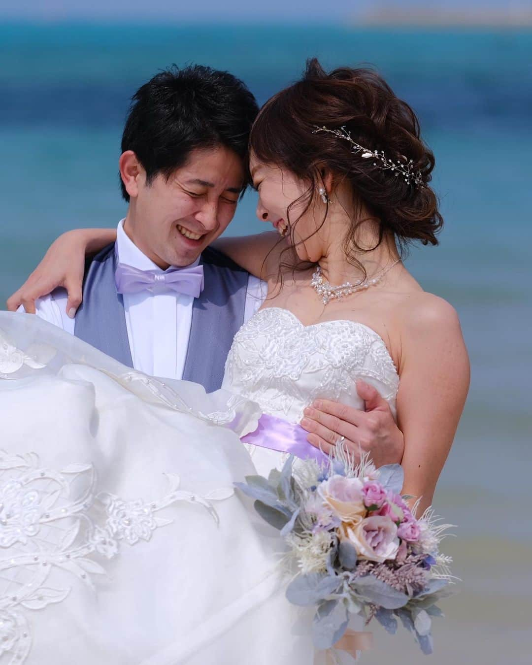 【公式】小さな結婚式さんのインスタグラム写真 - (【公式】小さな結婚式Instagram)「@petit.wedding をフォローしてね♩ #小さな結婚式 をつけてのお写真投稿も大歓迎です♡ こちらの公式IGでリグラムさせていただきます＊ .  リゾートに合う花嫁コーディネートで 笑顔の華が咲き誇ります♡ 非日常を感じさせる開放的な空間で 特別なひと時を刻んでいただけます。 . ——————— #小さな結婚式  #petitwedding #前撮り #結婚式  #プレ花嫁 #卒花 #アットホーム #少人数 #家族婚 #少人数結婚式 #ウェディング #ウェディングドレス #wedding #bridal #weddingdress #花嫁 #結婚式準備 #式場探し #日本中のプレ花嫁さまと繋がりたい #結婚式の思い出に浸る会 #結婚準備 #リゾートウェディング #花嫁コーディネート #サッシュベルト ———————」5月18日 18時22分 - petit.wedding