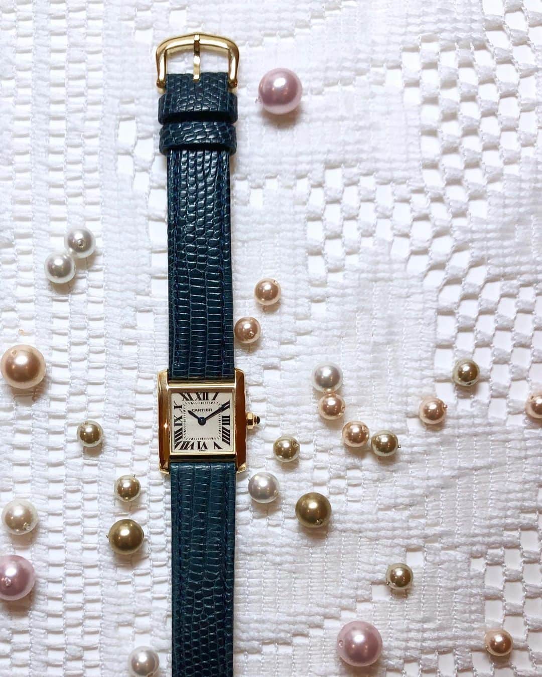のインスタグラム：「【池袋ルミネ】 ルミネカード10%キャンペーン実施中！ ""Cartier TANK Francase"" 珍しい金無垢のケースのフランセーズが当店にはございます！ カルティエ の時計をお探しの方、 ヴィンテージ時計が気になっていらっしゃる方、 ぜひ当店までお越しくださいませ！ ¥4850,000+tax  ルミネカード10%OFFキャンペーン実施中！ 5/16-5/20までの期間中、ルミネカードをご利用いただきますと10%OFFでお買い物することができます！  お問合せはこちら HIROB ルミネ池袋店 TEL03-5954-8101  #cartier#tank#vintage#watch#hirob#baycrews#fashion#tokyo#ikebukuro#ヒロブ#ベイクルーズ#カルティエ #タンク#池袋#ルミネ」