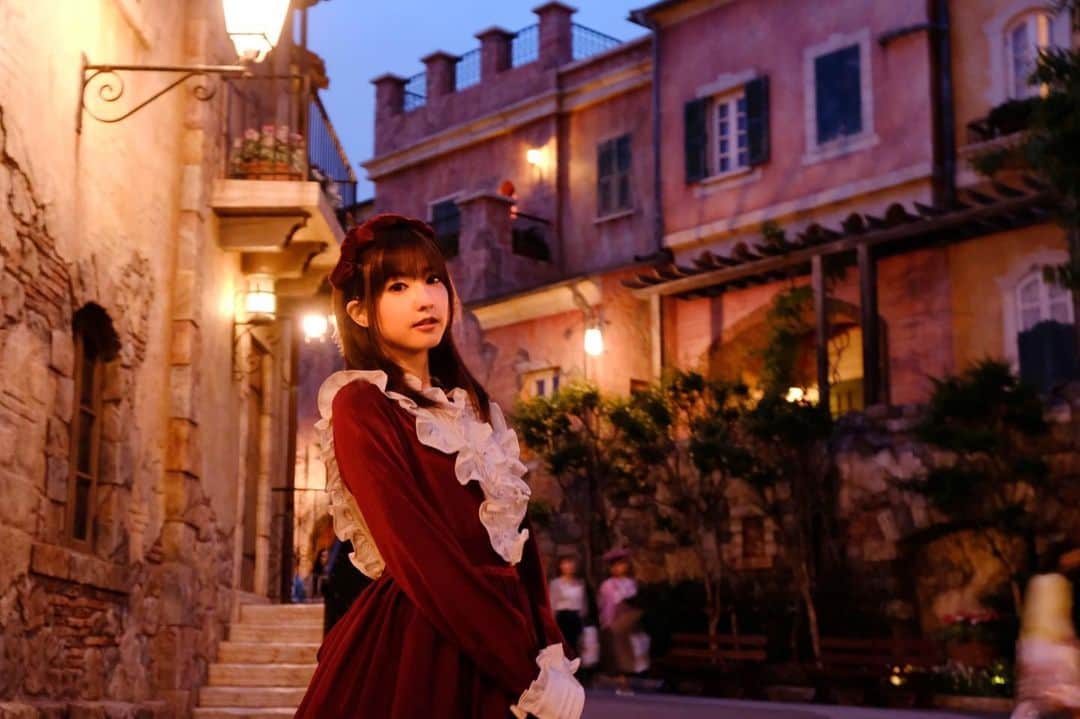 渚のインスタグラム：「今日は夜のディズニーシーを載せます！  #disney #disneysea #ディズニー #portrait #ポートレート #lolita #classiclolita #instagood #love」