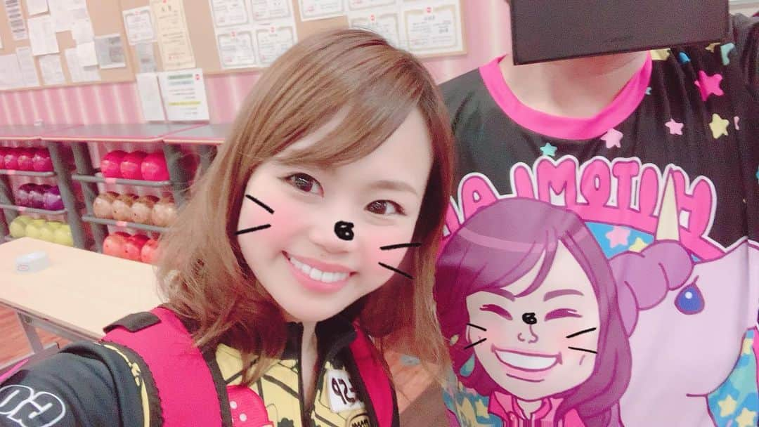 安藤瞳さんのインスタグラム写真 - (安藤瞳Instagram)「共演笑笑😁 すごい！Tシャツのイラストも写真反応するんだねー笑  #安藤瞳Tシャツ #コロナキャット金沢店 #チャレンジマッチ」5月18日 18時55分 - hitomiandoh