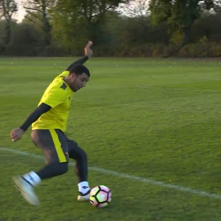 のインスタグラム：「😱😳🔞 @t_deeney stop that 🥶 Who are you backing for the #FACup Final? #ManCity #Watford」