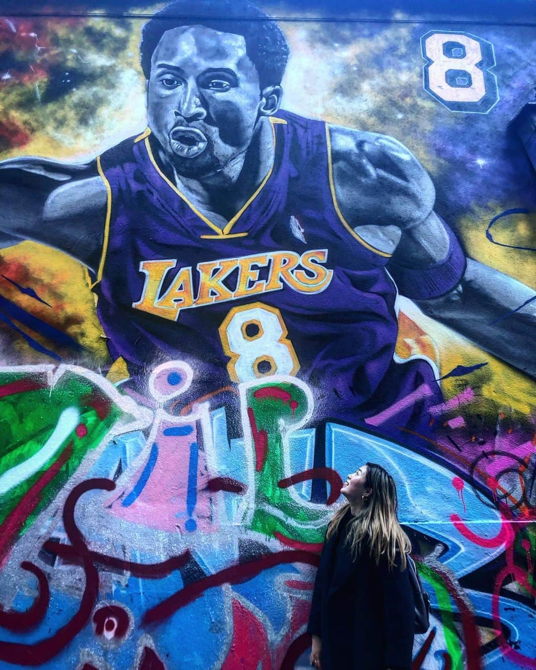 山田愛さんのインスタグラム写真 - (山田愛Instagram)「#メルボルン 🇦🇺 KOBE💜💛 たくさんウォールアートあるけどやっぱりNBA選手がいたら嬉しいよ〜🏀⛹️‍♀️ ・ LAでコービーの引退試合の１つ前の試合を見に行って帰りにハイタッチしてもらった時はルンルンで帰ったのは忘れない😆🖐❤️ ・ #melbourne #australia #kobe #nba #basketball #lakers #🏀 #8 #wallart #hosierlane #art」5月18日 19時00分 - aiyamada_