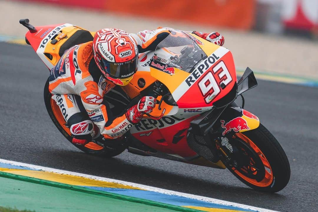 レプソル・ホンダのインスタグラム：「#FrenchGP FP3 ✅ ☔️ ⠀⠀⠀⠀⠀⠀⠀⠀⠀ @marcmarquez93 🅿️2️⃣ #MM93🐜 ⠀⠀⠀⠀⠀⠀⠀⠀⠀ @jorgelorenzo99 🅿️7️⃣ #JL99😈 ⠀⠀⠀⠀⠀⠀⠀⠀⠀ #25RepsolHonda #Repsol #MotoGP #Honda #Racing #RepsolHonda #HRC #RC213V #MM93 #JL99 #MarcMarquez #JorgeLorenzo #ThePowerOfDreams #Motorcycle #France #LeMans #Practice 🇫🇷」