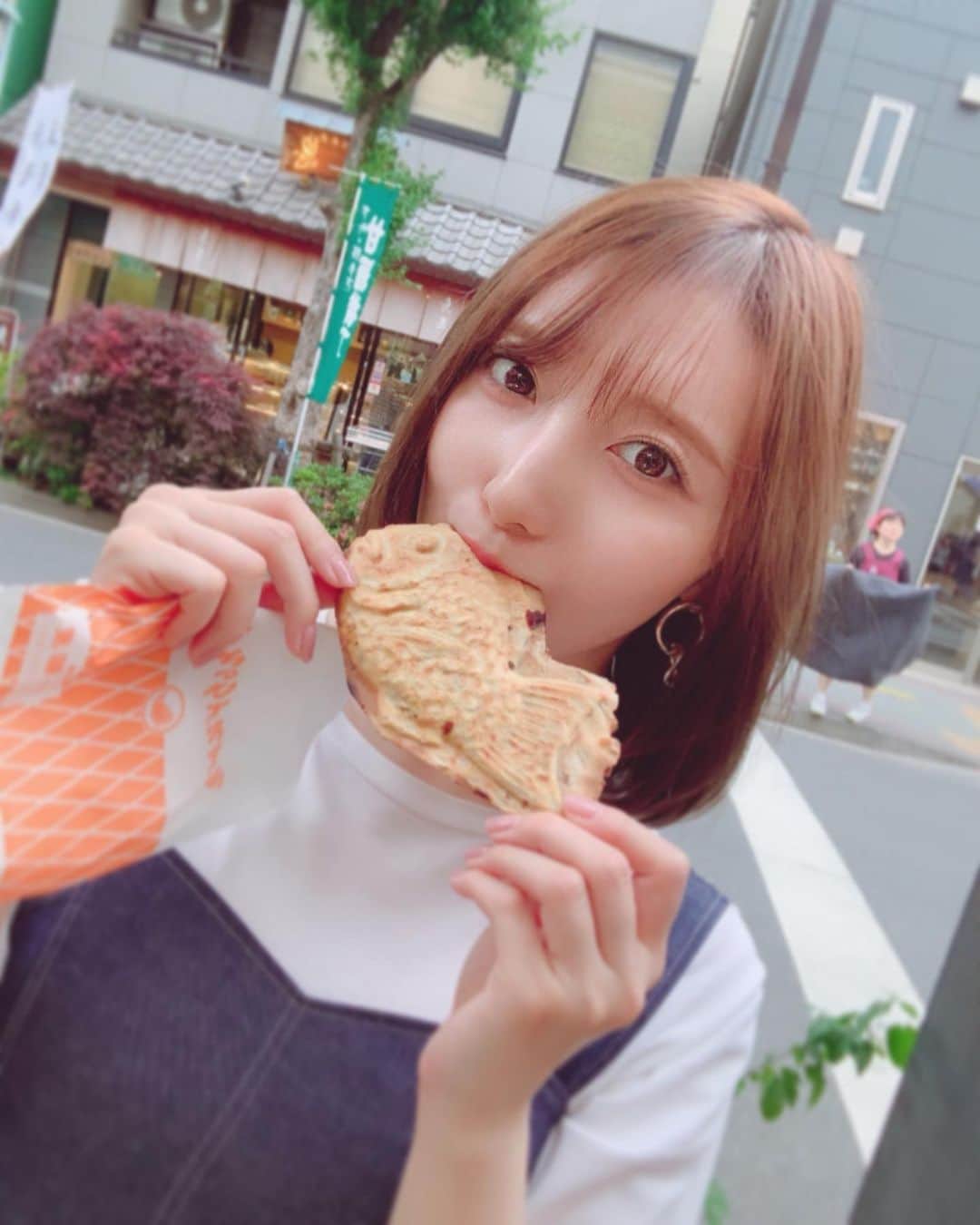 堀みづきさんのインスタグラム写真 - (堀みづきInstagram)「たい焼き🐟🐟 ぱくっっ！ #熱々パリパリ #あんこ好き #人形町 #食べ歩き #たい焼き #柳屋 #和菓子 #もぐもぐみづき」5月18日 19時06分 - mizuki_027