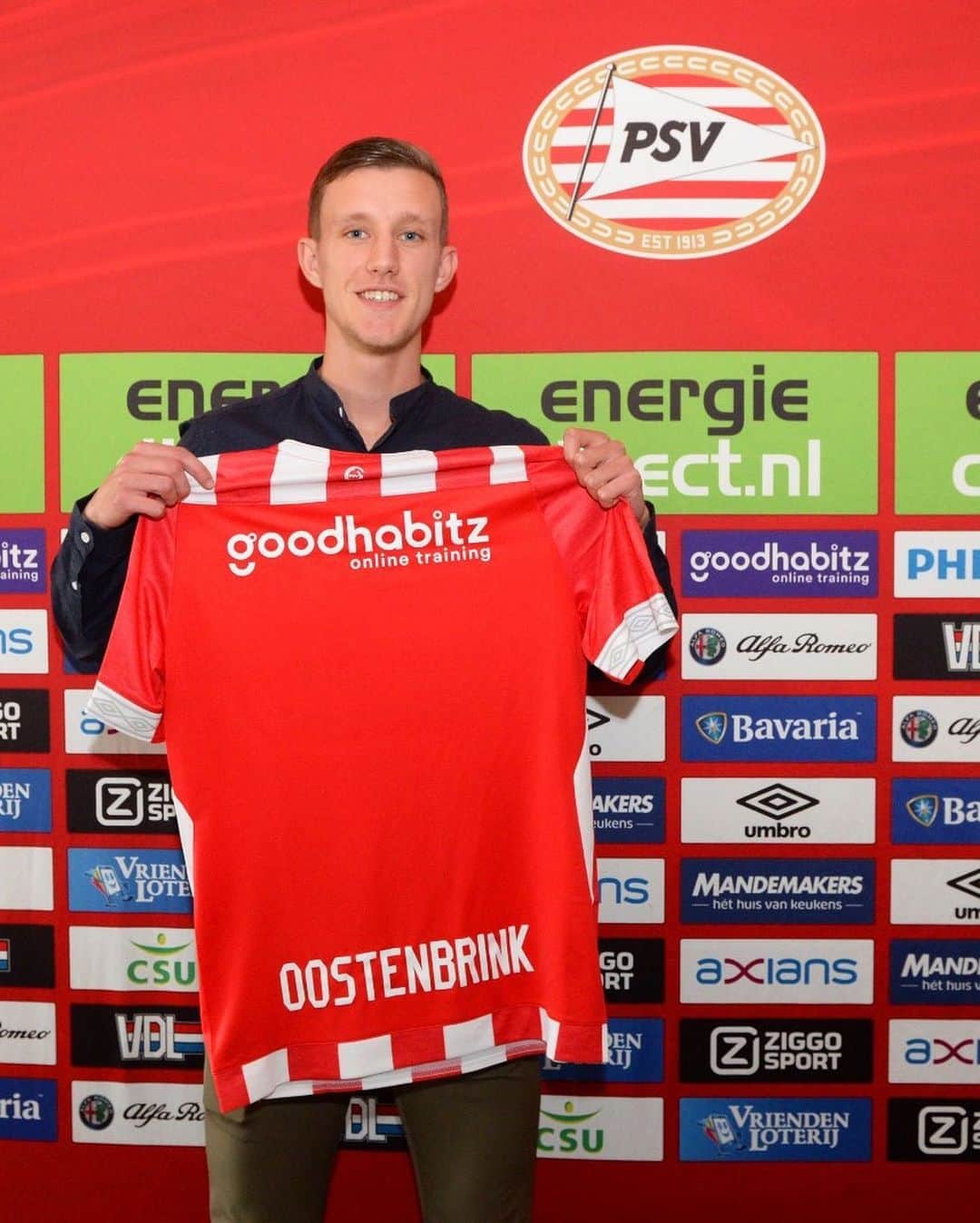PSVアイントホーフェンさんのインスタグラム写真 - (PSVアイントホーフェンInstagram)「Another youth player, another contract. Gefeliciteerd @koenoostenbrink! ✍🏻」5月18日 19時07分 - psv
