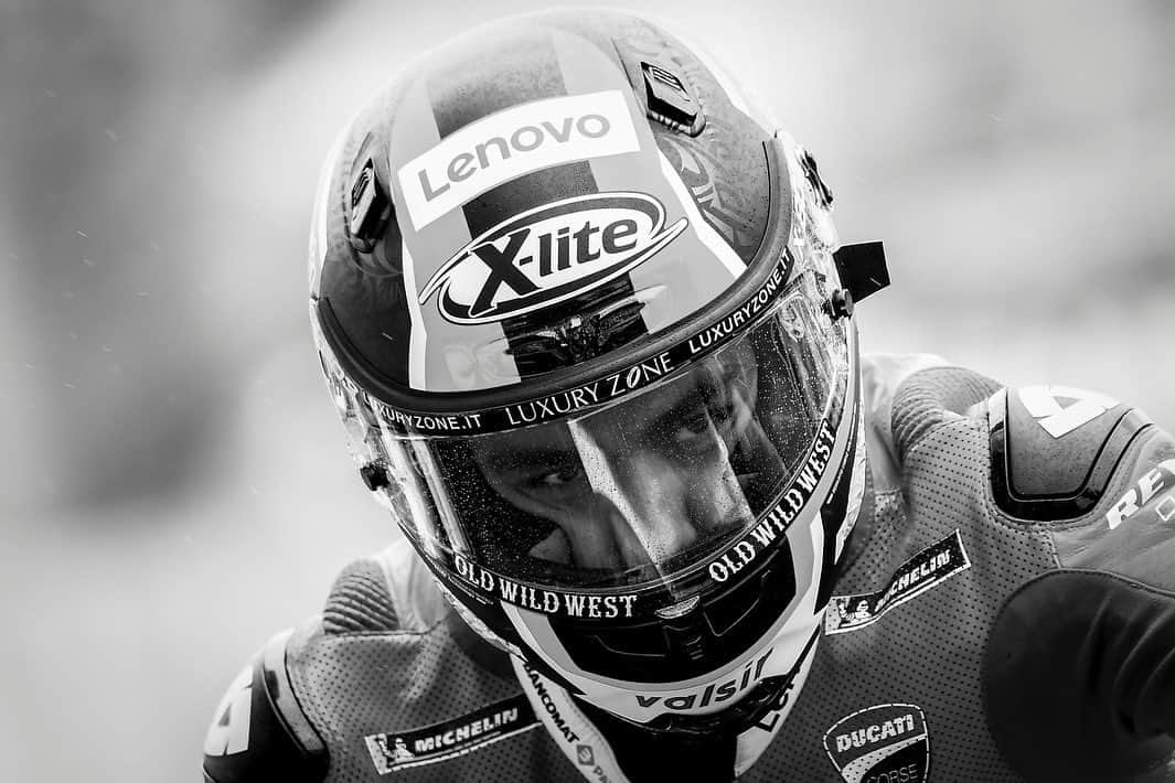 MotoGPさんのインスタグラム写真 - (MotoGPInstagram)「There's something special about clear visors... 😍 // Swipe left! ⬅️ #FrenchGP 🇫🇷 #MotoGP #Motorcycle #Racing #Motorsport」5月19日 0時36分 - motogp