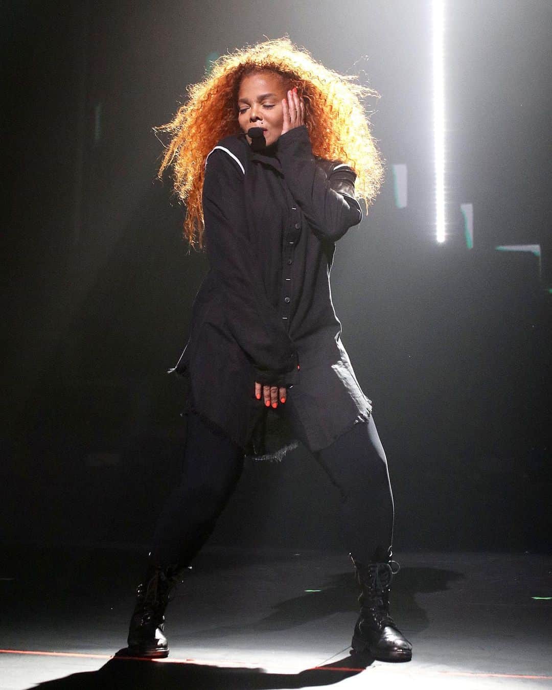 Just Jaredさんのインスタグラム写真 - (Just JaredInstagram)「@janetjackson hits the stage for opening night of her Las Vegas residency. Tap the link in bio now to view the incredible 38-song set list! #JanetJackson #VegasResidency Photo: Getty」5月19日 0時37分 - justjared